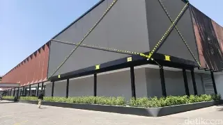 Berujung Penyegelan! Videotron SixNine Padel Bandung Ditutup Satpol PP Usai 10 Pohon Ditebang