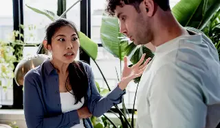 Cemburu Sesekali Itu Sehat, Tapi Kalau Sudah Begini, Itu Tanda Bahaya