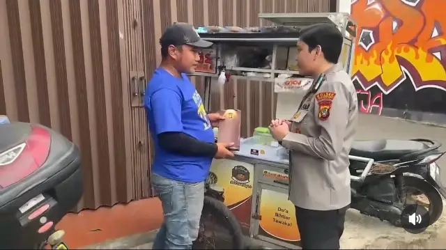 Kapolsek Pesanggrahan Bantu Pedagang Martabak Korban Pencurian, Koordinasi dengan Polsek Ciledug Kejar Pelaku