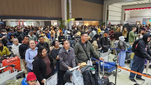 Bandara Soekarno-Hatta Tutup Sementara Pasca Erupsi Gunung Anak Krakatau, Penumpang Pilih Menginap di Hotel