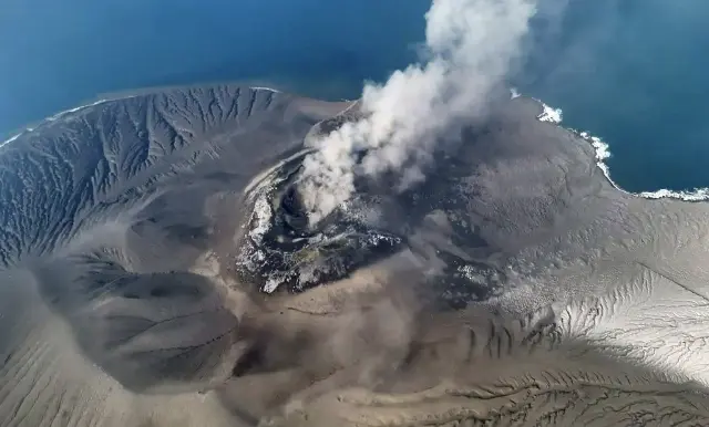 Aktivitas Gunung Anak Krakatau Masih Berlanjut, 4 Bandara Ditutup Sementara Akibat Sebaran Abu Vulkanik