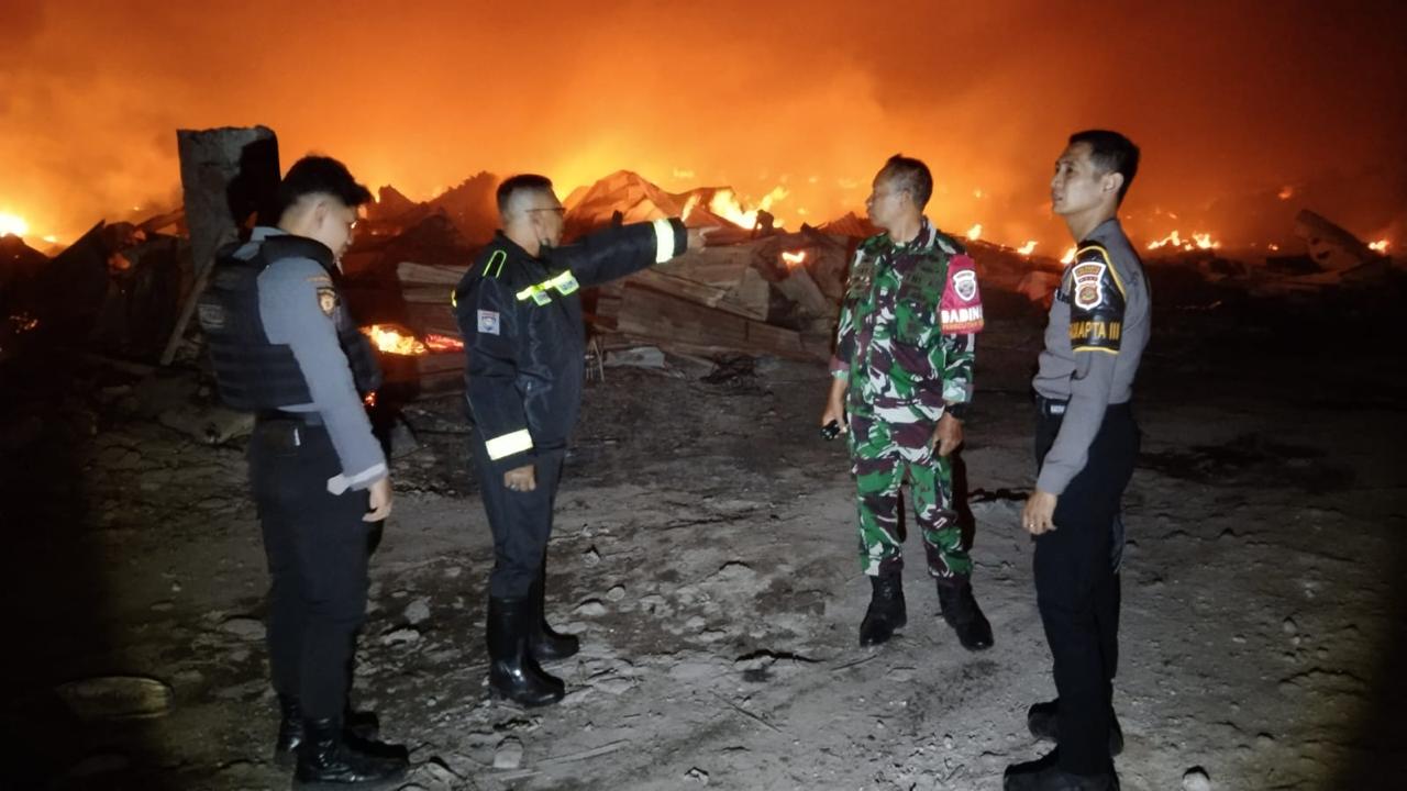 bedeng gudang rongsokan terbakar Denpasar