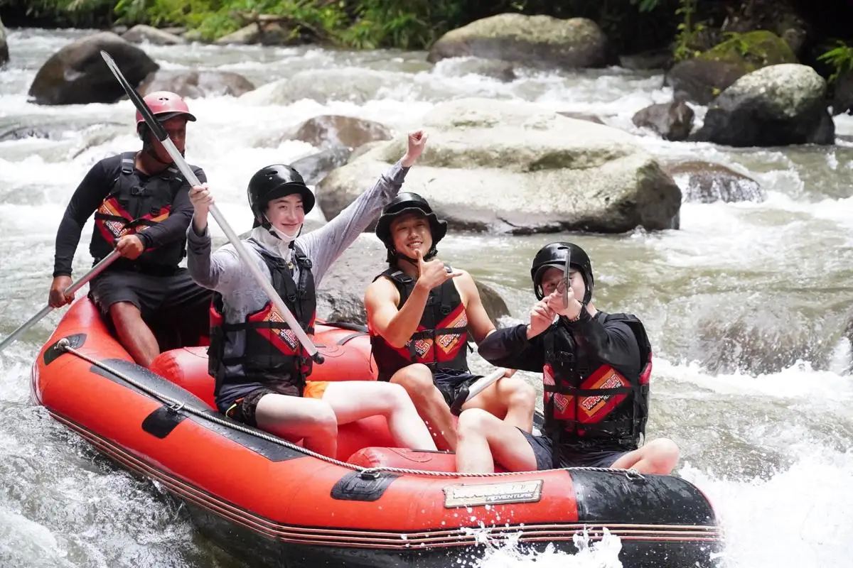 Lee Jong Suk liburan Bali