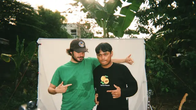 Rex Orange County konser dadakan rumah fans