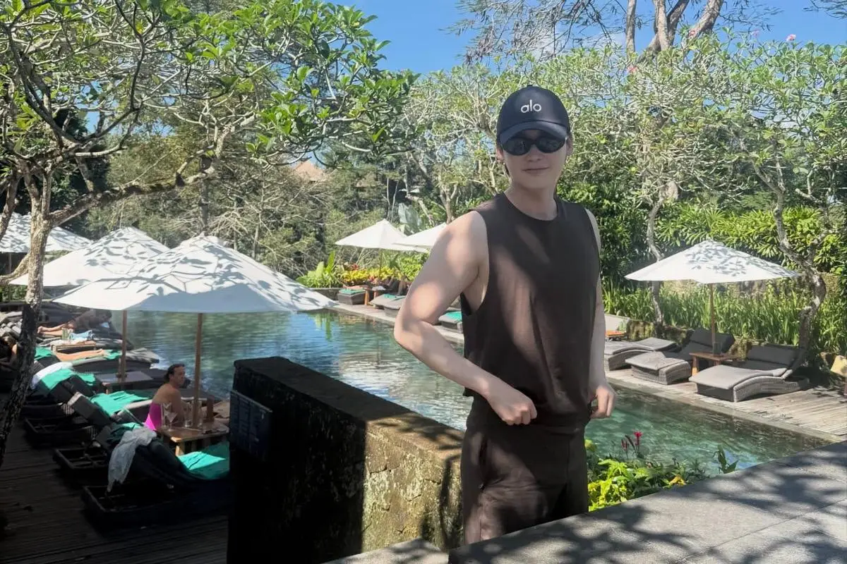Lee Jong Suk liburan Bali