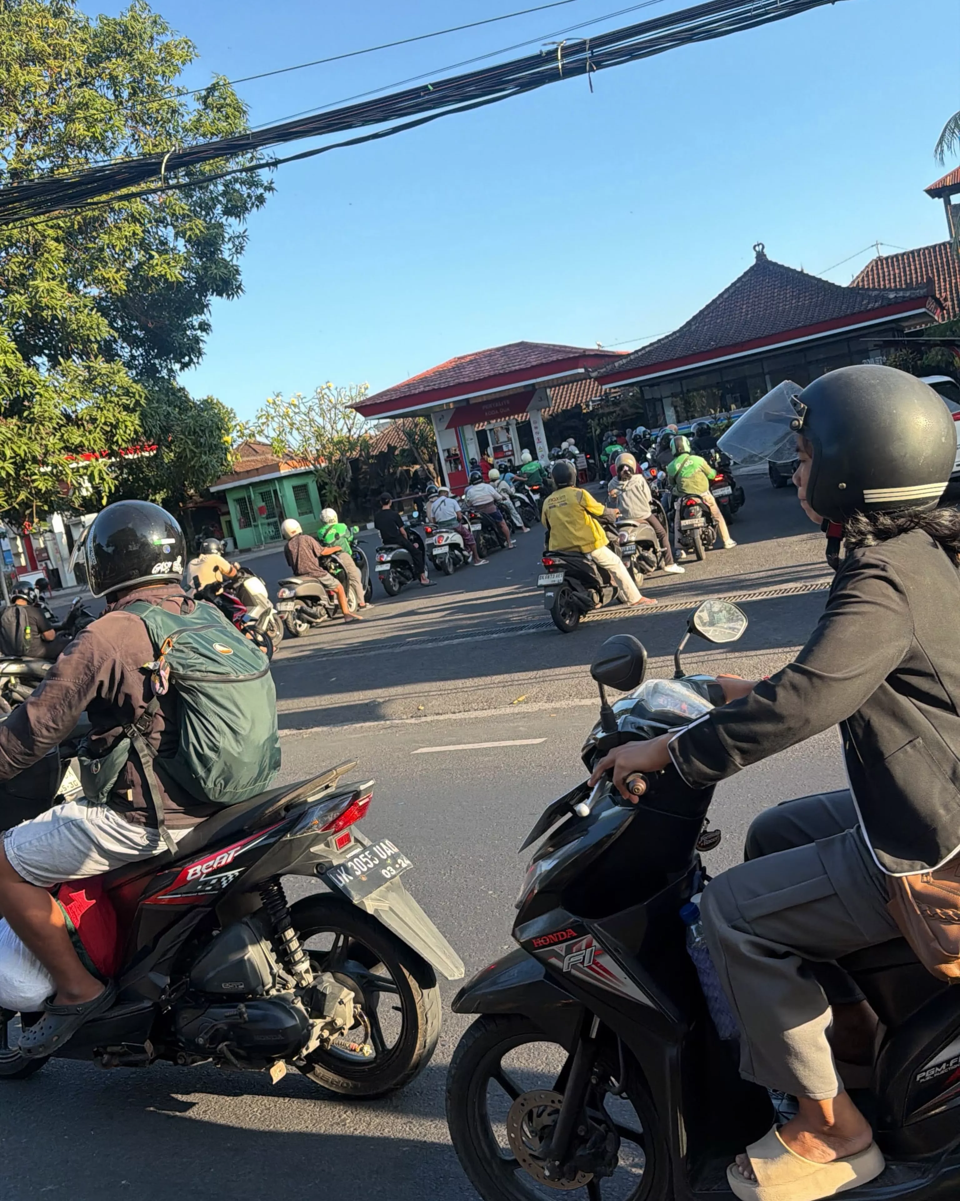 antrean Pertalite mengular SPBU Bali
