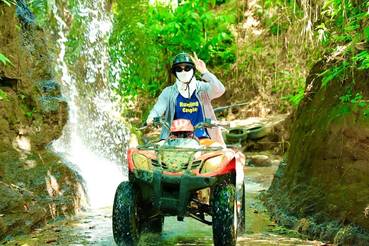 Lee Jong Suk liburan Bali
