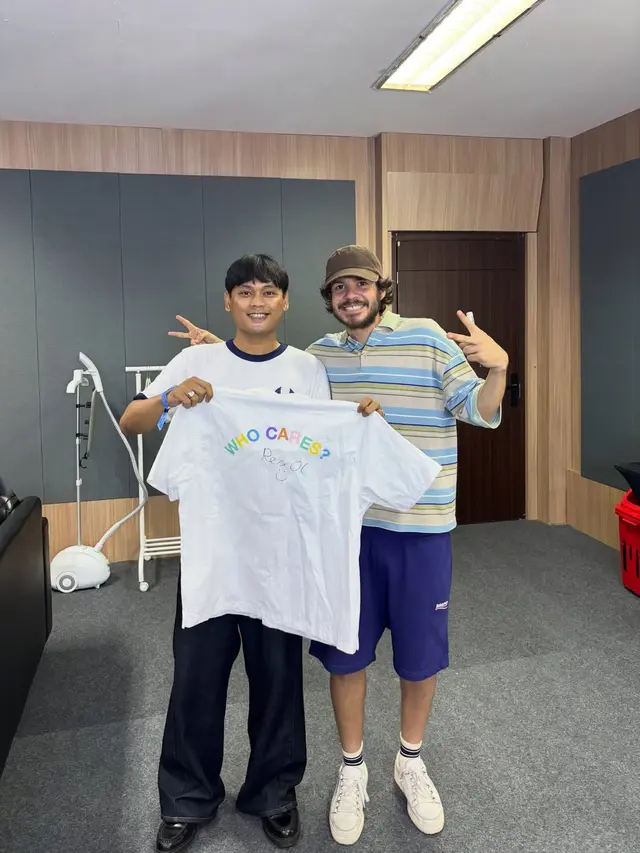 Rex Orange County konser dadakan rumah fans