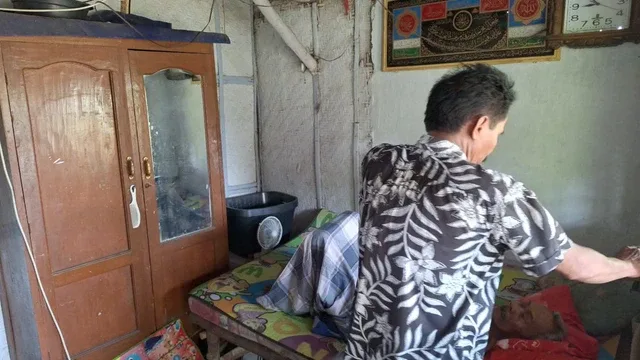 Viral Lansia Dievakuasi Pakai Truk di Mojokerto, Warga Keluhkan Tak Ada Mobil Siaga Desa