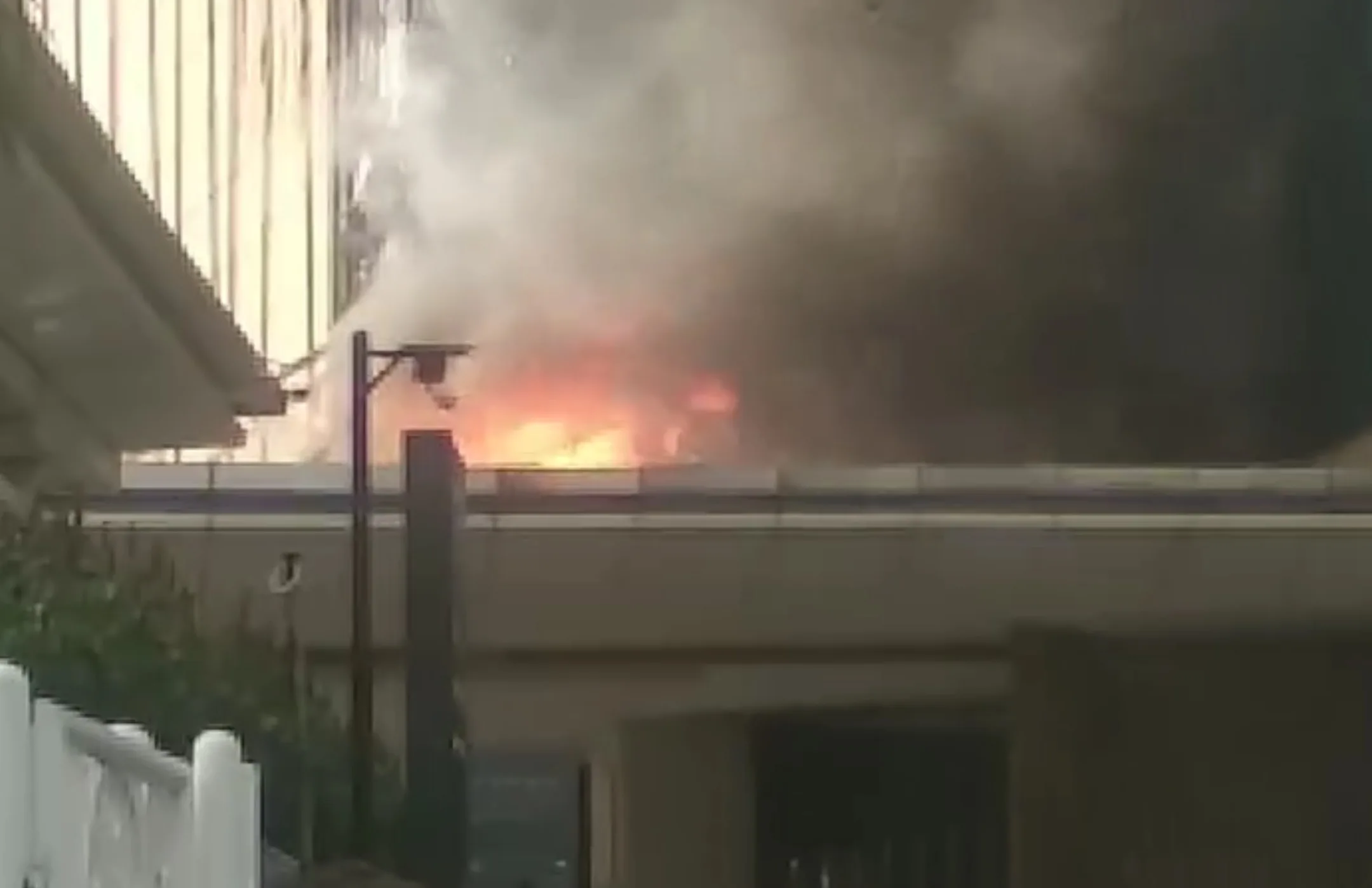 Hotel Pullman Central Park Jakarta Barat Terbakar, Kanopi Lobi Hangus dan Panel Jendela Rusak