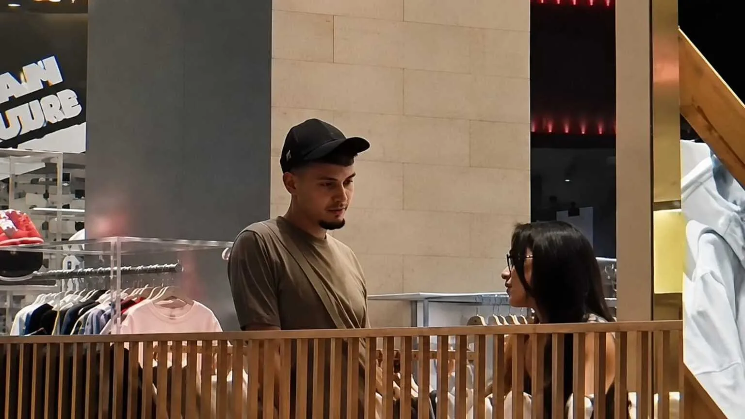 Ivar Jenner dan Baila Fauri Kepergok Jalan Bareng, Jennifer Coppen hingga Rebecca Klopper Ikut Disorot