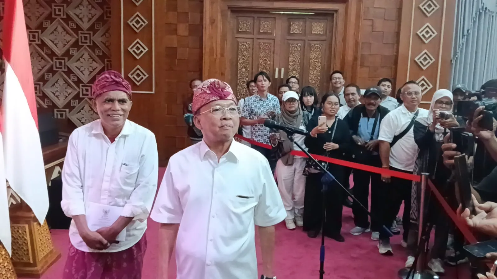 Baru 43 Persen Turis Asing Bayar Pungutan, Koster Siapkan Jurus Baru di Pesawat