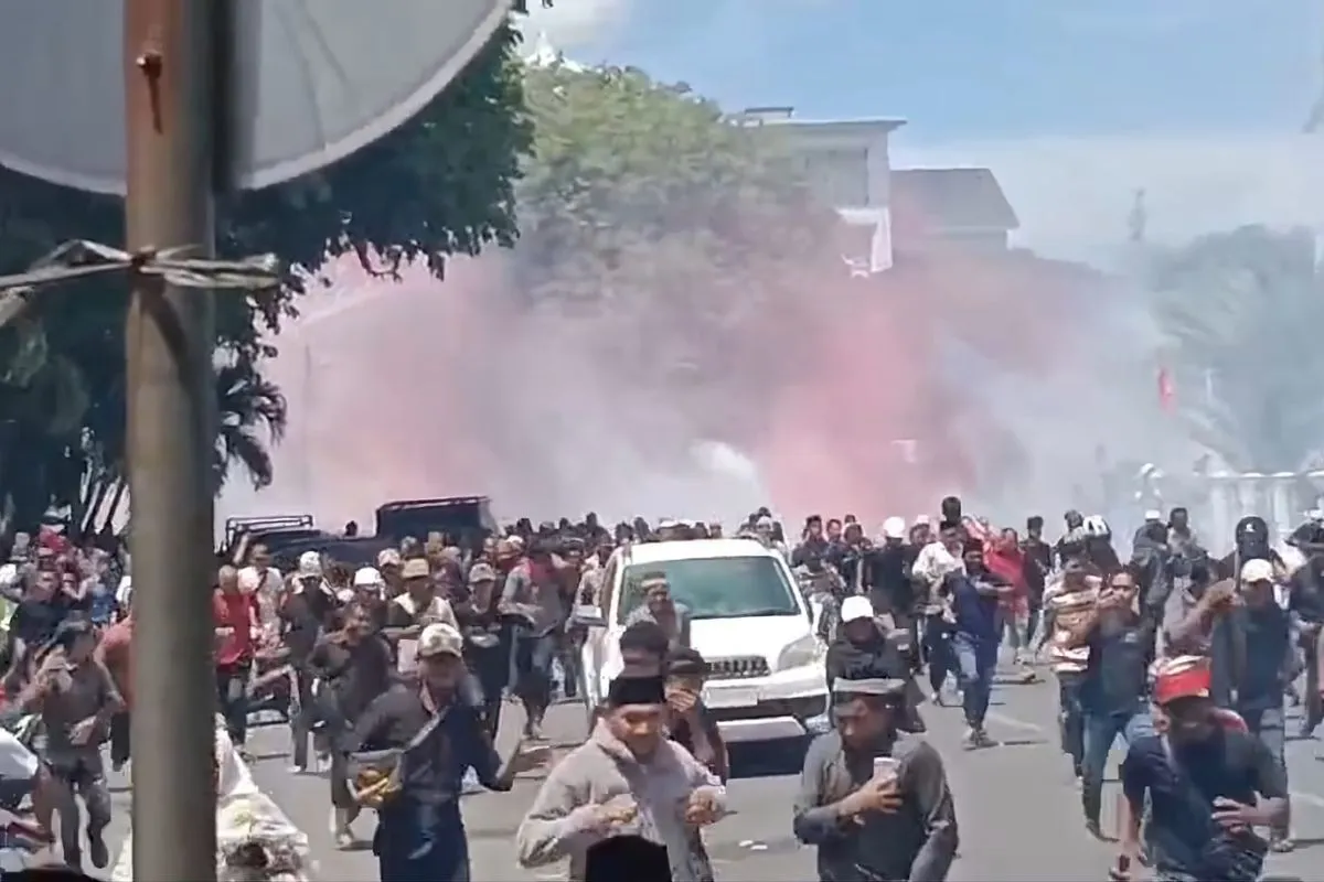 Hari Damai Aceh Ricuh, Massa Kejar Aparat Usai Bendera Bulan Bintang Dilarang