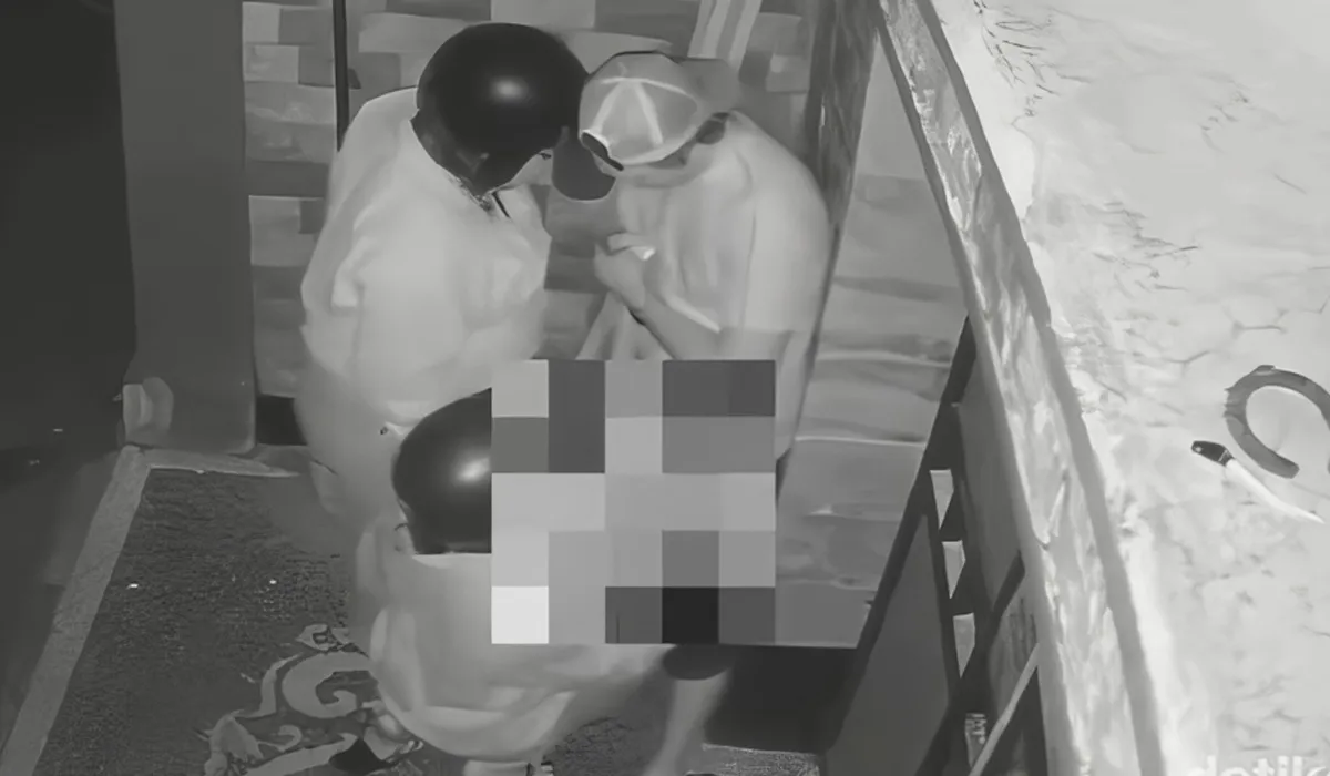 Viral, CCTV Rekam Aksi Asusila Bule dan Dua Wanita di Depan Rumah Warga Canggu