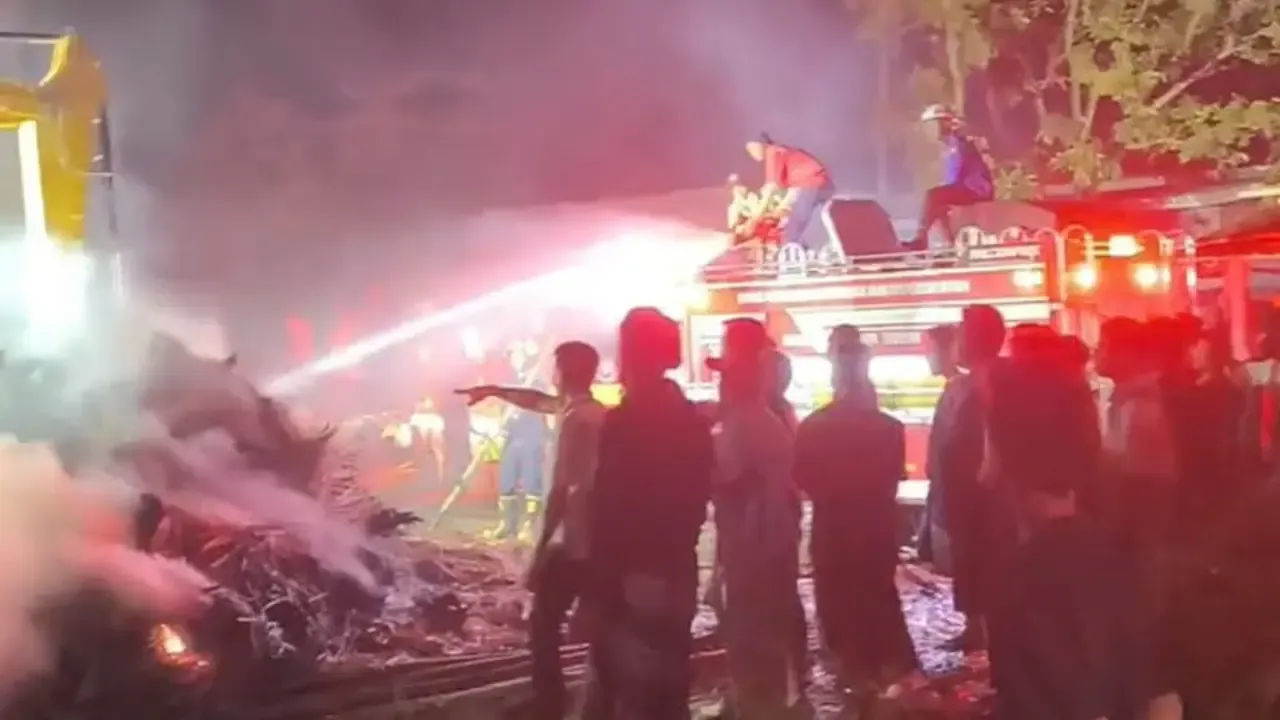 Kronologi Kebakaran Desa Adat Sade, Ratusan Rumah Ludes dalam Semalam