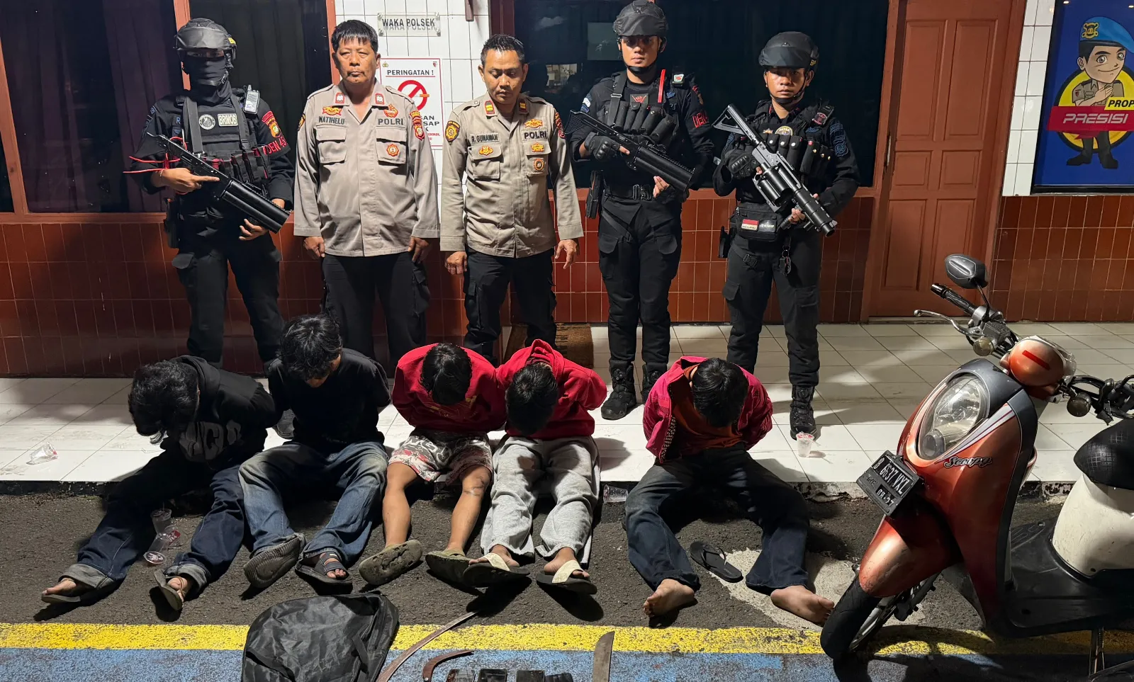 Brimob Polda Metro Jaya Amankan 5 Pelajar di Tangsel, Golok dan Celurit Disita Saat Cegah Tawuran