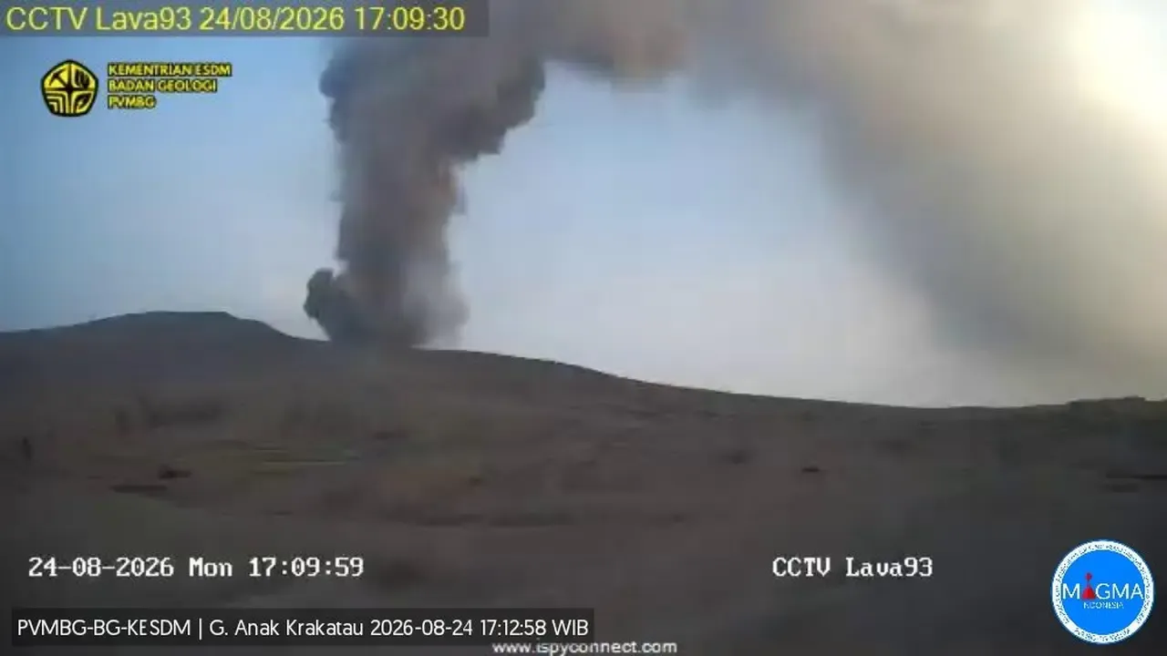 Gunung Anak Krakatau Erupsi 11 Kali Sehari, Kolom Abu Capai 400 Meter