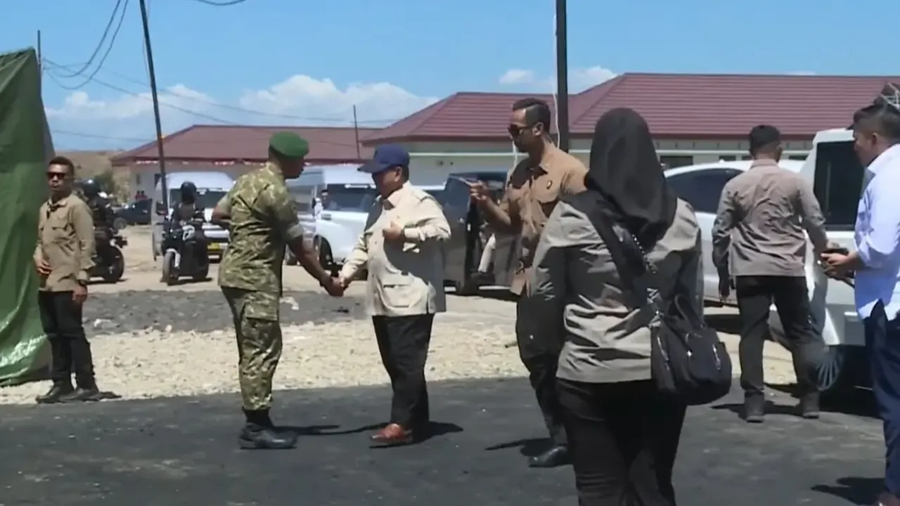Hari Ke-12 Setelah Bencana, Prabowo Akhirnya Tinjau Langsung Dampak Gempa NTT di Nagekeo