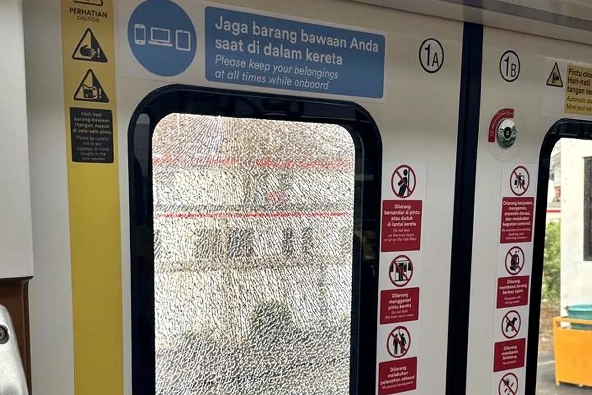 Viral! KRL Palmerah-Tanah Abang Diduga Dilempari Batu, Penumpang Sampai Teriak