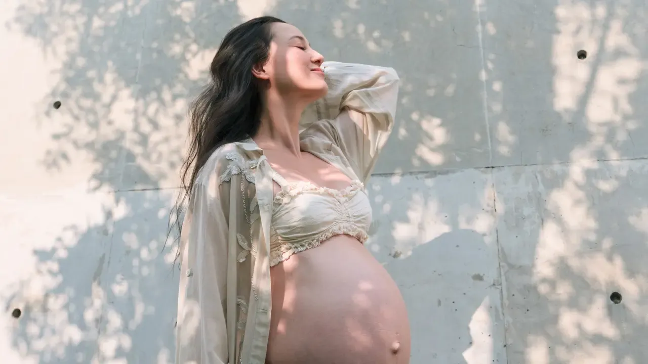 Julie Estelle Pamer Maternity Shoot Kehamilan Anak Kedua