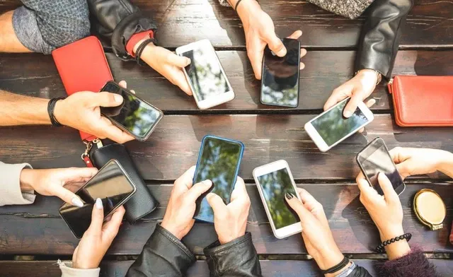 Tren Ponsel Premium Melesat Global, Bali Ikut Terseret Gengsi iPhone