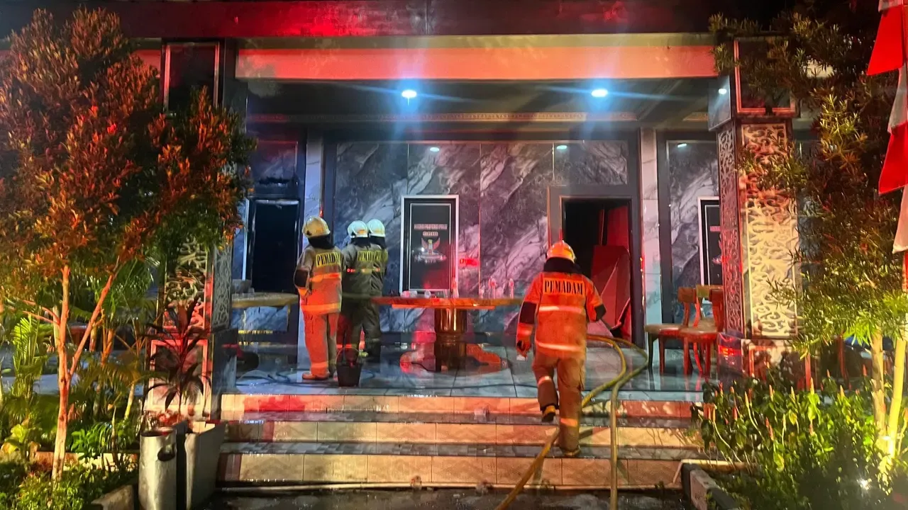 Posko GRIB Jaya di Kedoya Terbakar
