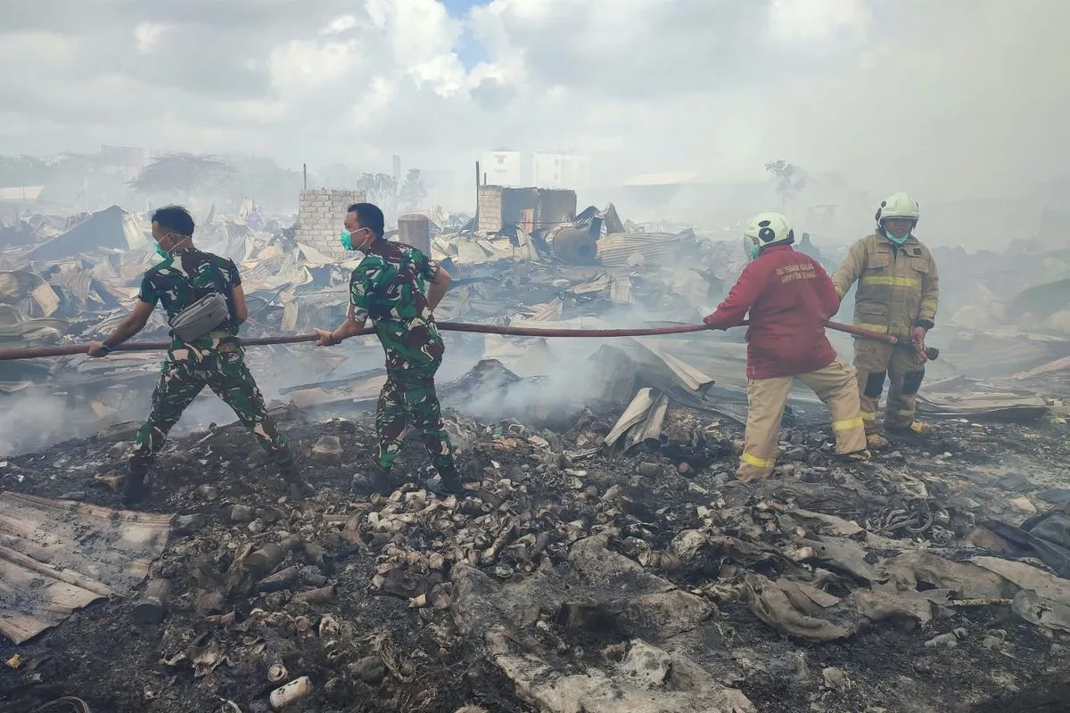 Api Melahap Bangunan Semi Permanen di Sunset Road, 62 Warga Terpaksa Mengungsi ke Mushala