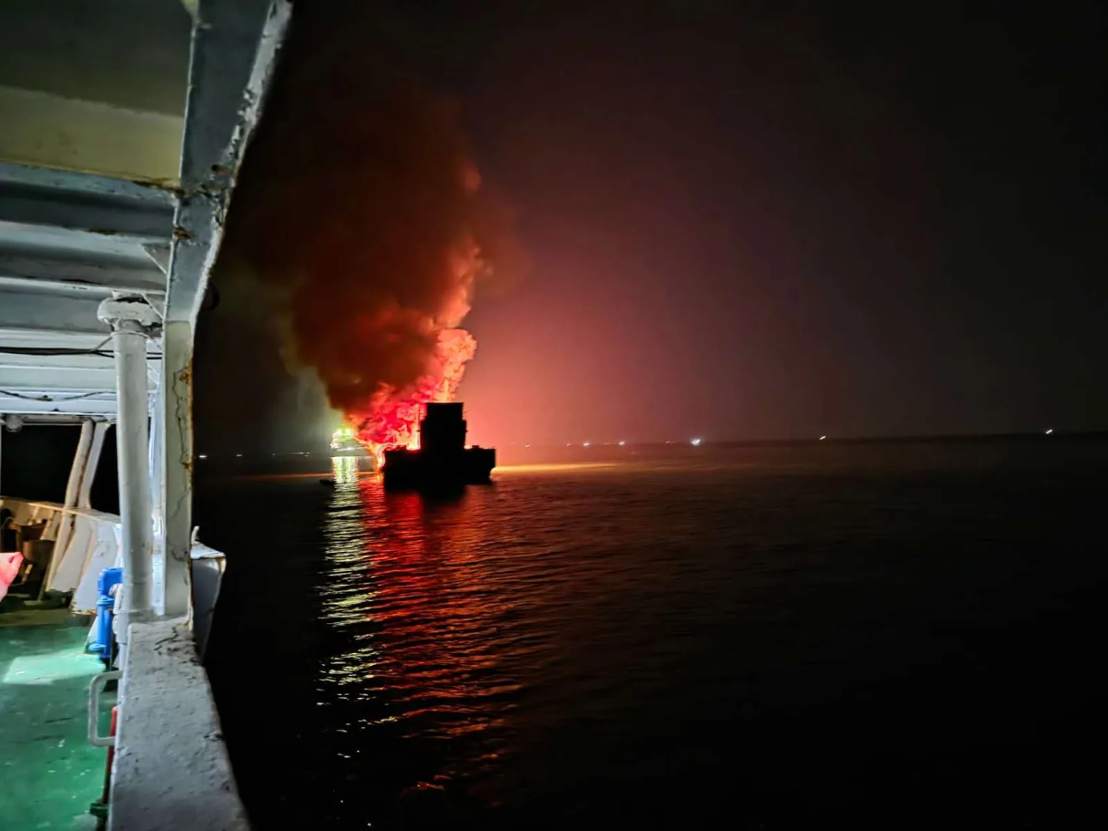 Kapal Angkut Bahan Kimia Terbakar di Bombana: 2 ABK Tewas, 3 Keracunan 