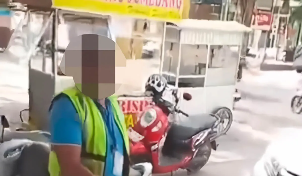 Cuma Gara-gara Parkir Rp 2 Ribu, Kurir Ojol Sampai Direbut Maskernya di Depan Alfamart Munggu