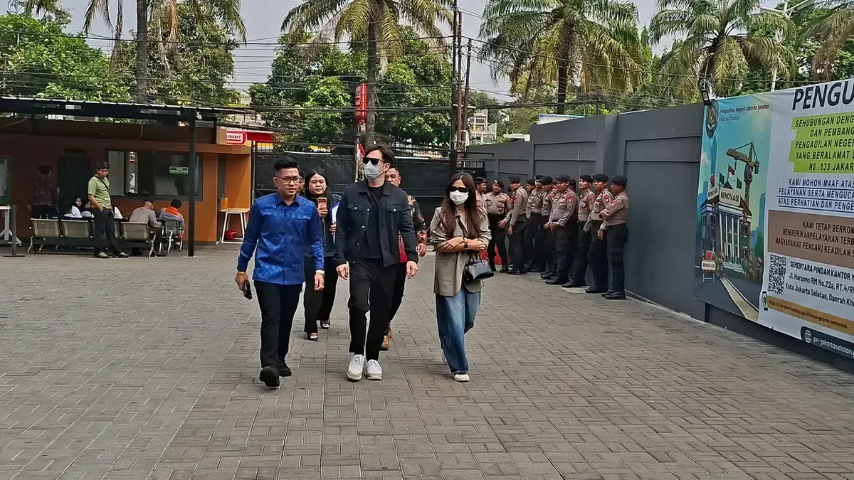 Sidang Cerai Perdana, Audi Marissa dan Anthony Xie Malah Terlihat Bergandengan Tangan