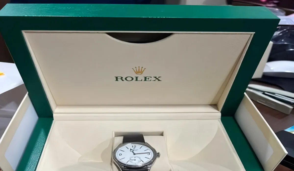 Rolex, Dolar Singapura, Sampai Uang Bersembunyi di Mobil Pikap: Isi Sitaan Kejagung dari Eks Kepala BGN