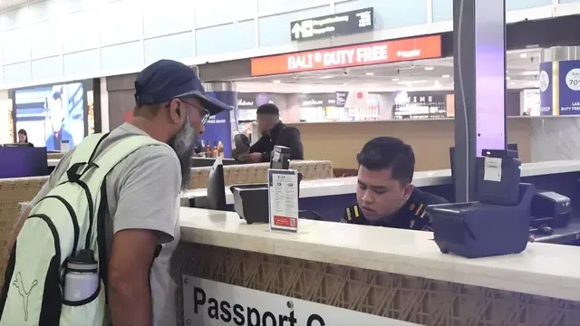 Imigrasi Ngurah Rai Urus 94 Penumpang Batal Terbang Akibat Krakatau