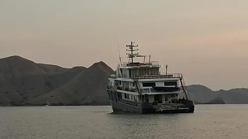 Sembilan Jam Terjebak Karang di Gili Lawa, Kapal Pesiar Kailana Akhirnya Bebas