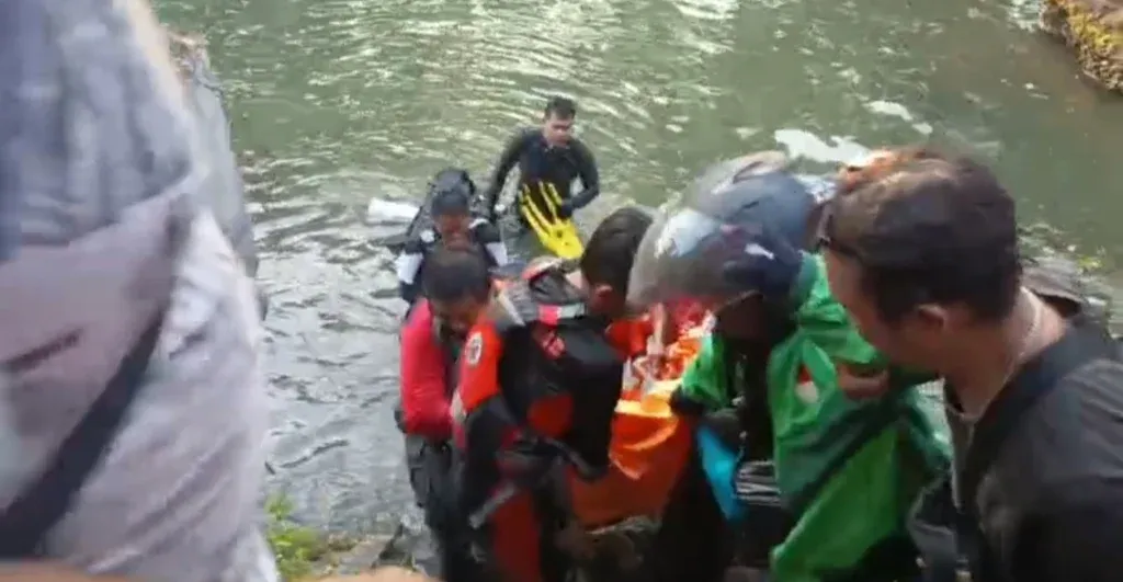 Sedang Mancing di Bawah Jembatan Imam Bonjol, Pria Asal Jember Ini Terpeleset dan Tak Terselamatkan