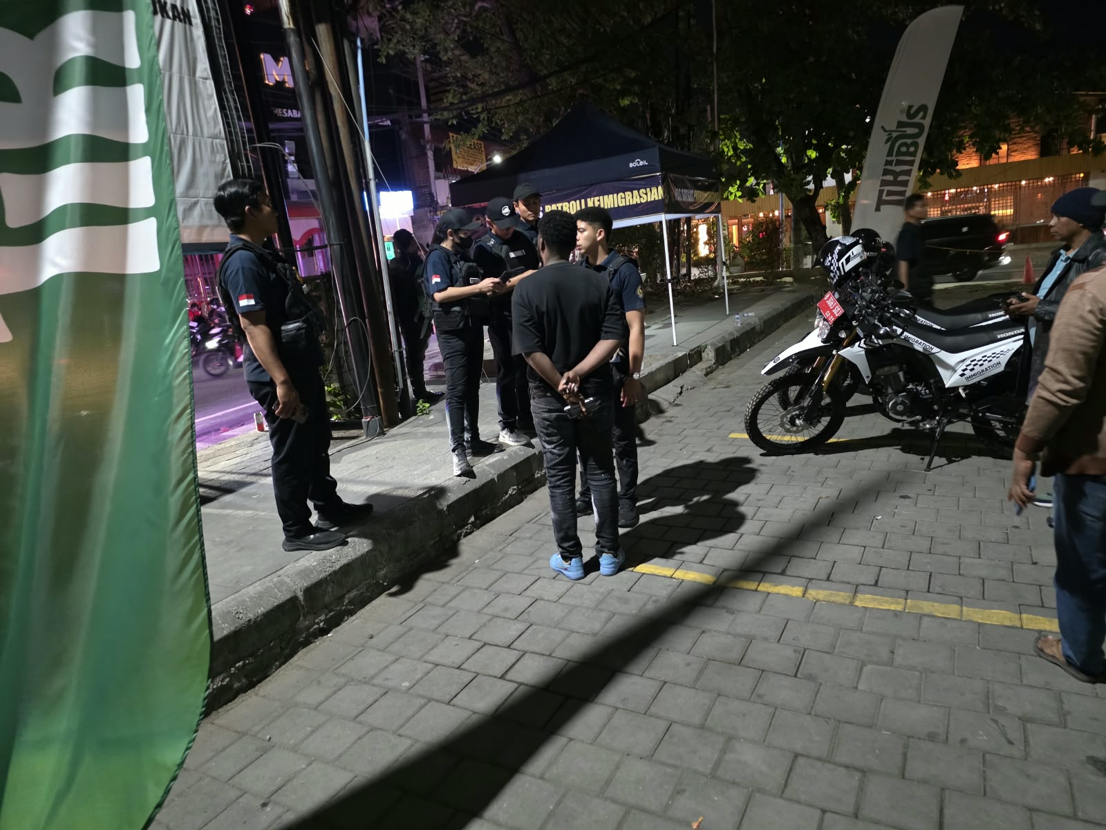 WNA Inggris halangi mobil Dirjen Imigrasi
