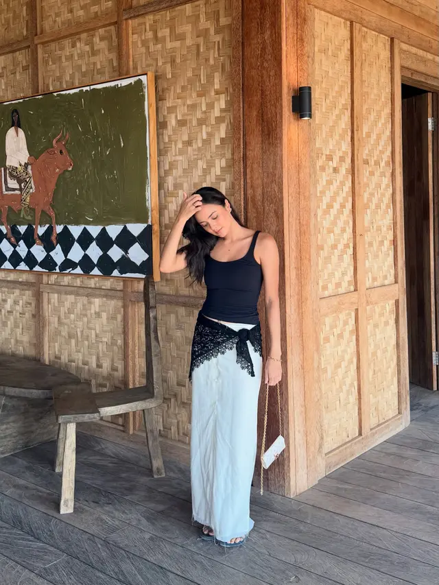 Gaya Kasual Amanda Rawles saat Liburan di Bali Bikin Warganet Salfok